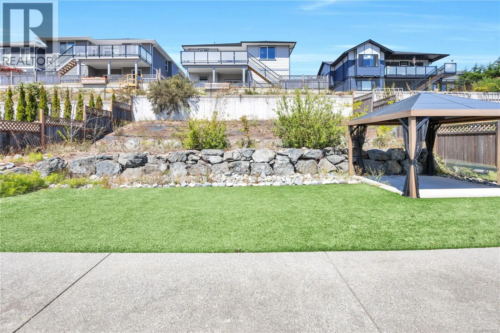 267 Golden Oaks Cres