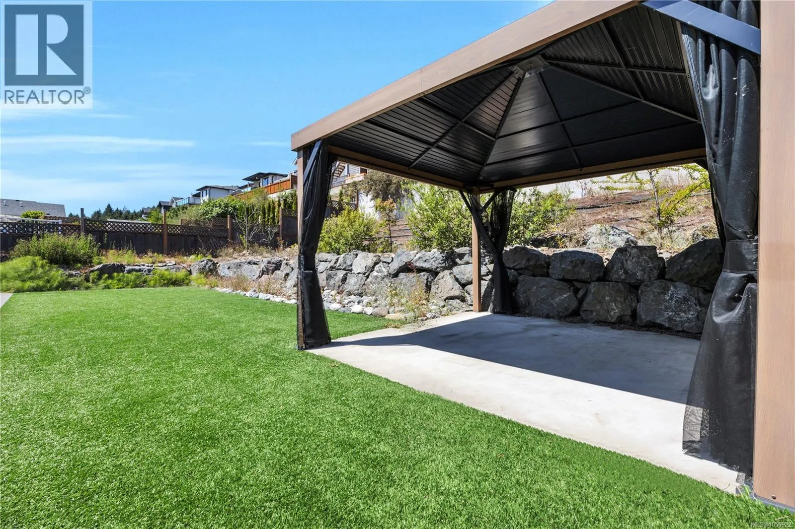 267 Golden Oaks Cres