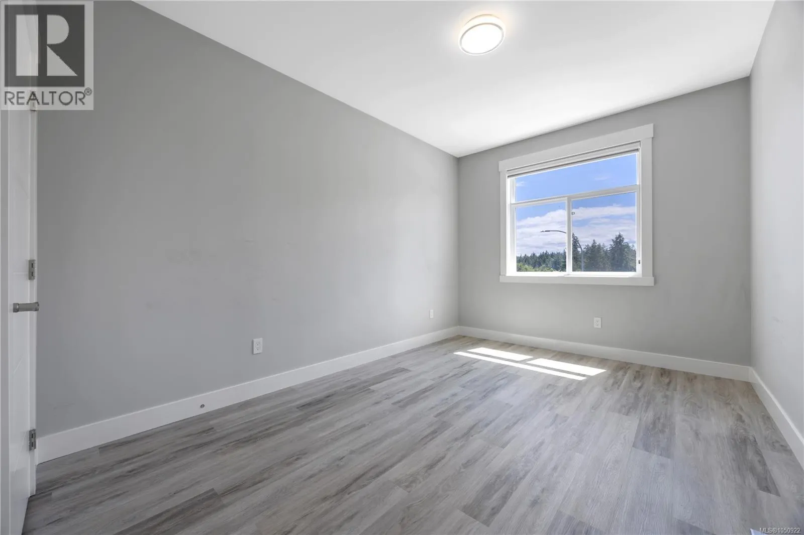 267 Golden Oaks Cres