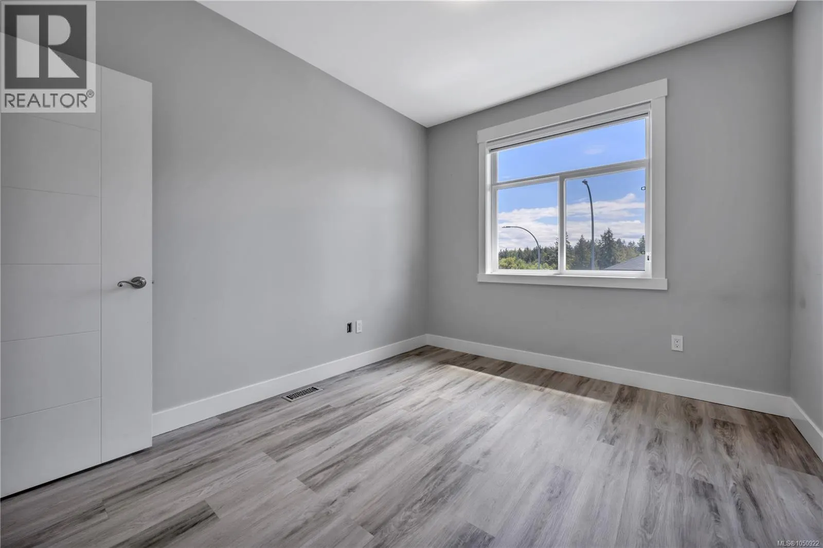267 Golden Oaks Cres