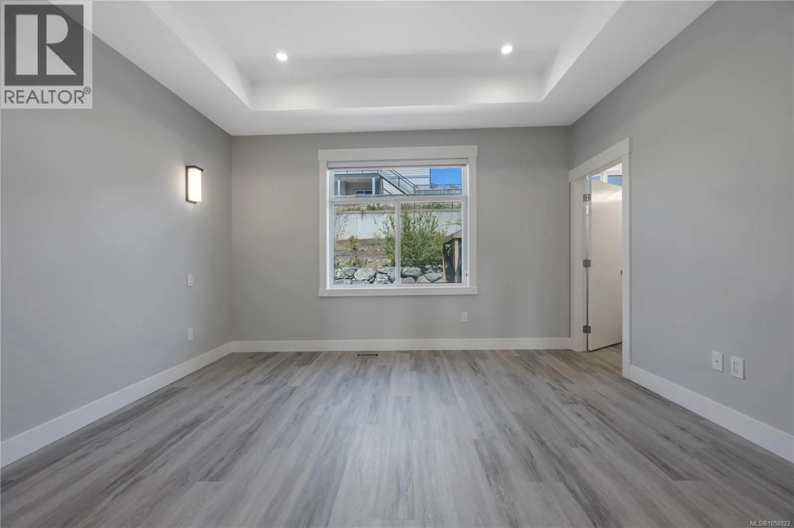 267 Golden Oaks Cres