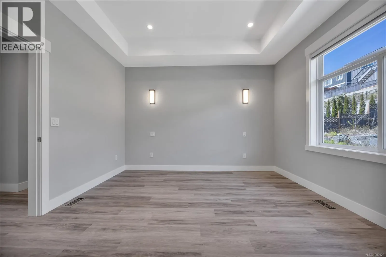 267 Golden Oaks Cres