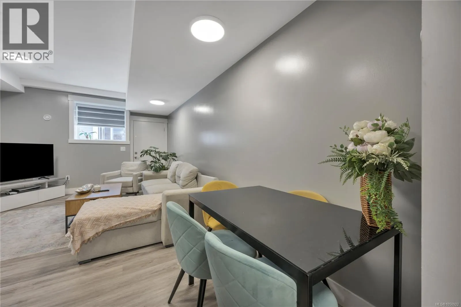 267 Golden Oaks Cres