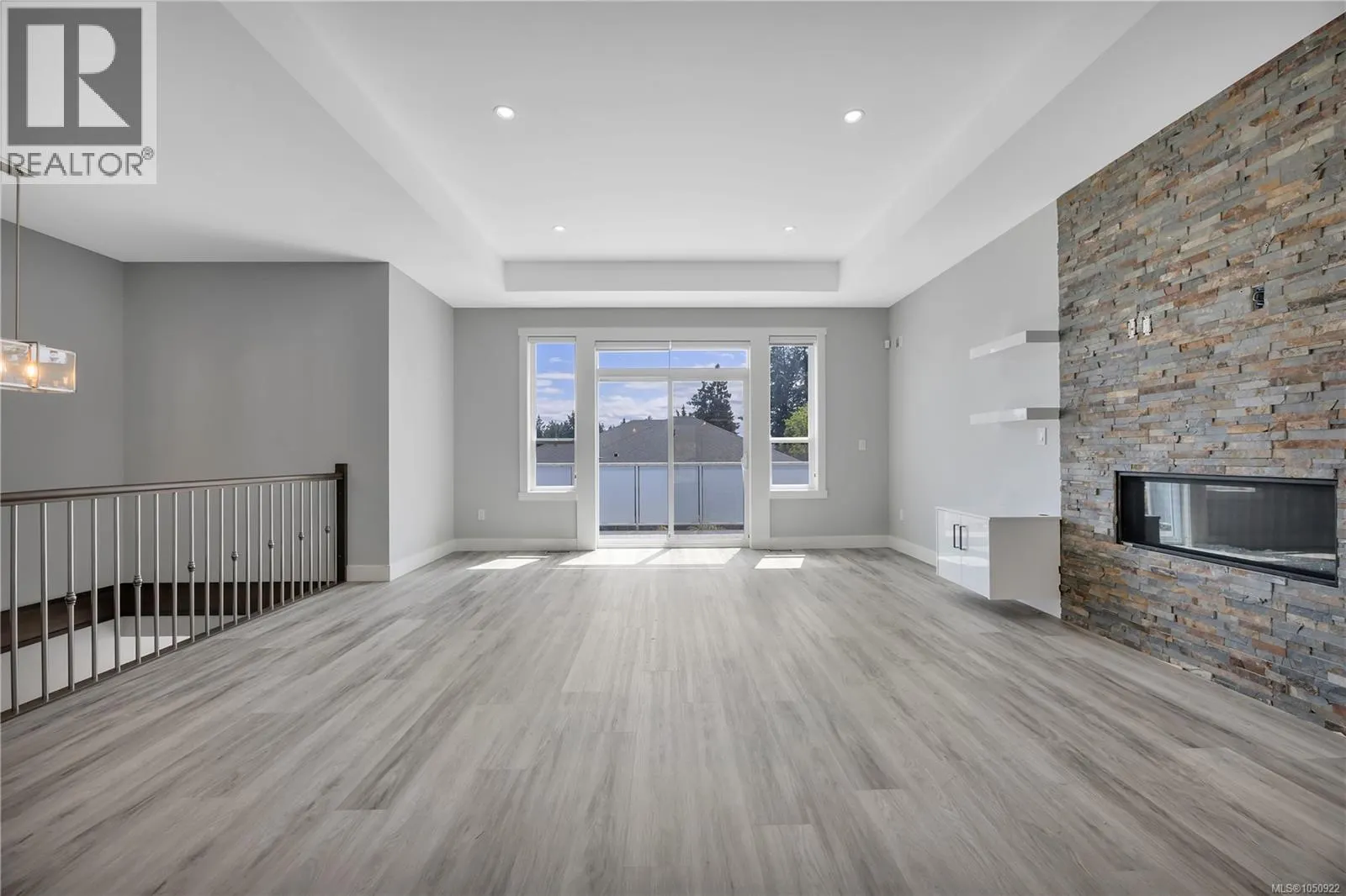 267 Golden Oaks Cres