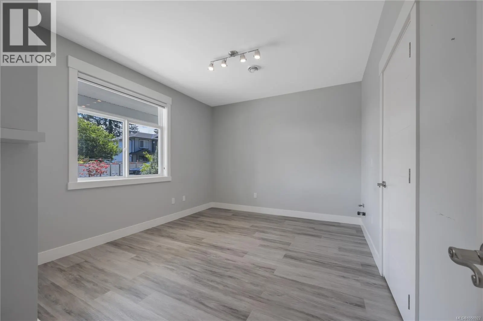 267 Golden Oaks Cres