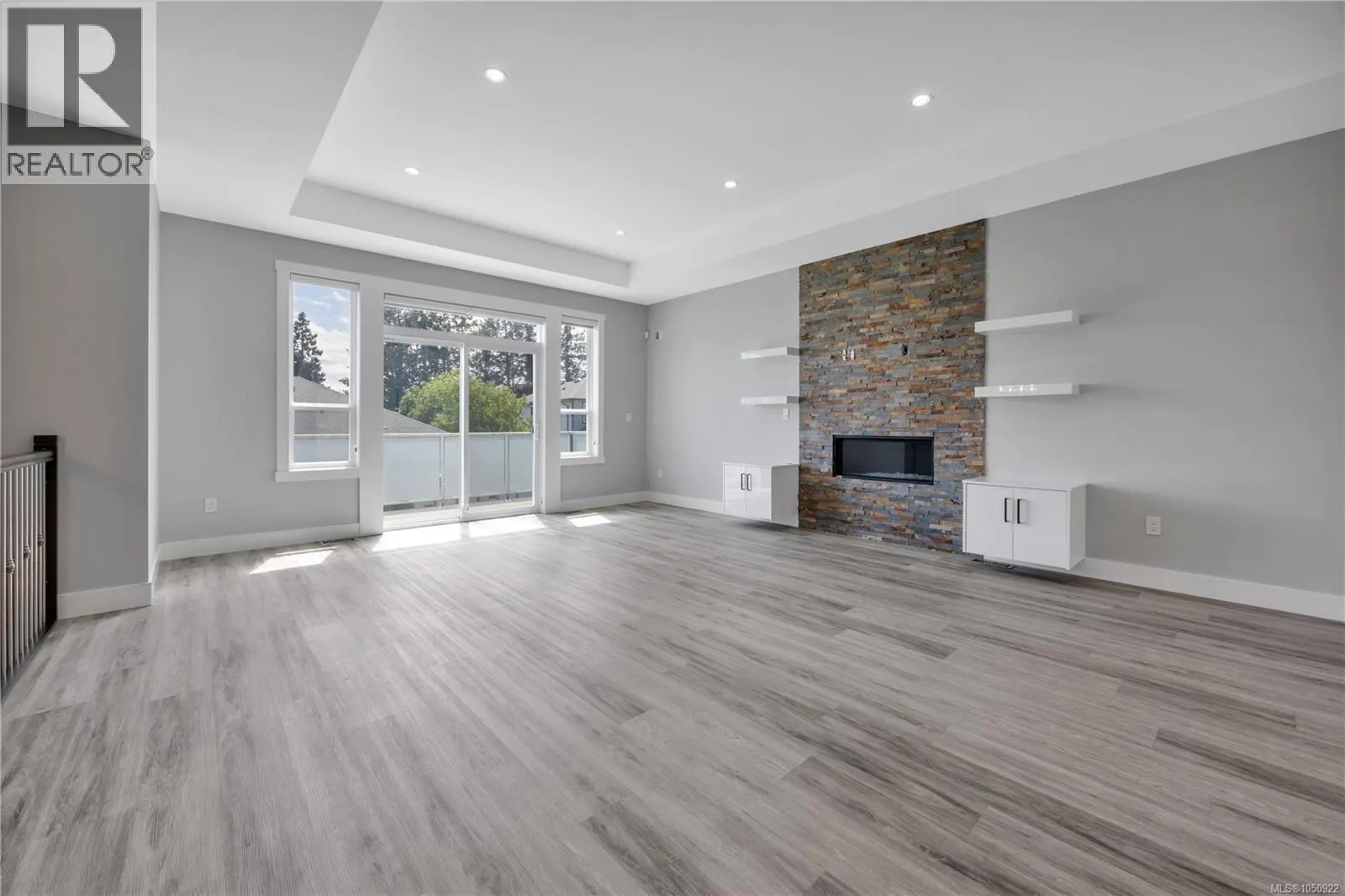 267 Golden Oaks Cres