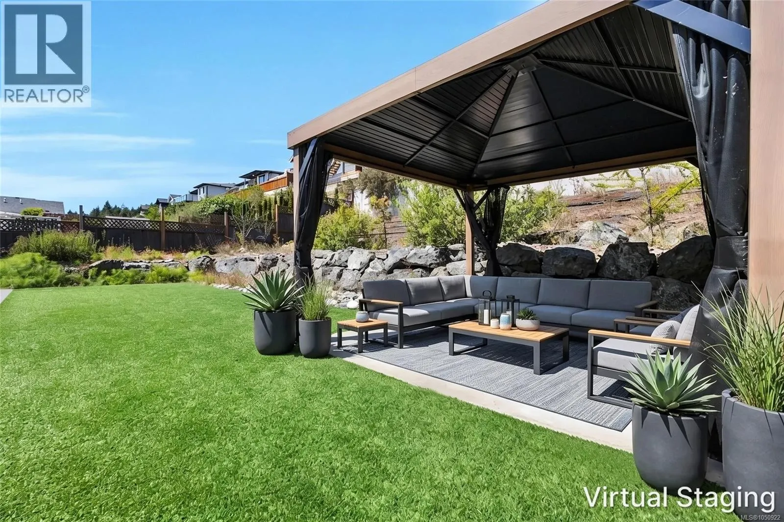 267 Golden Oaks Cres