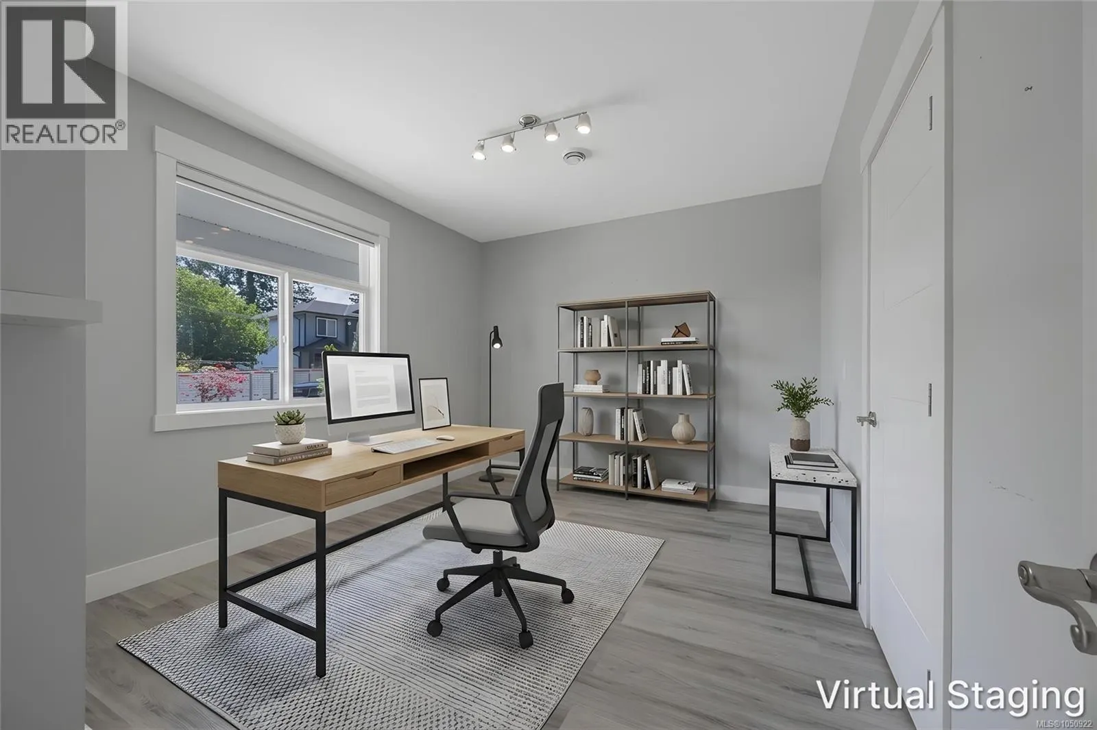 267 Golden Oaks Cres