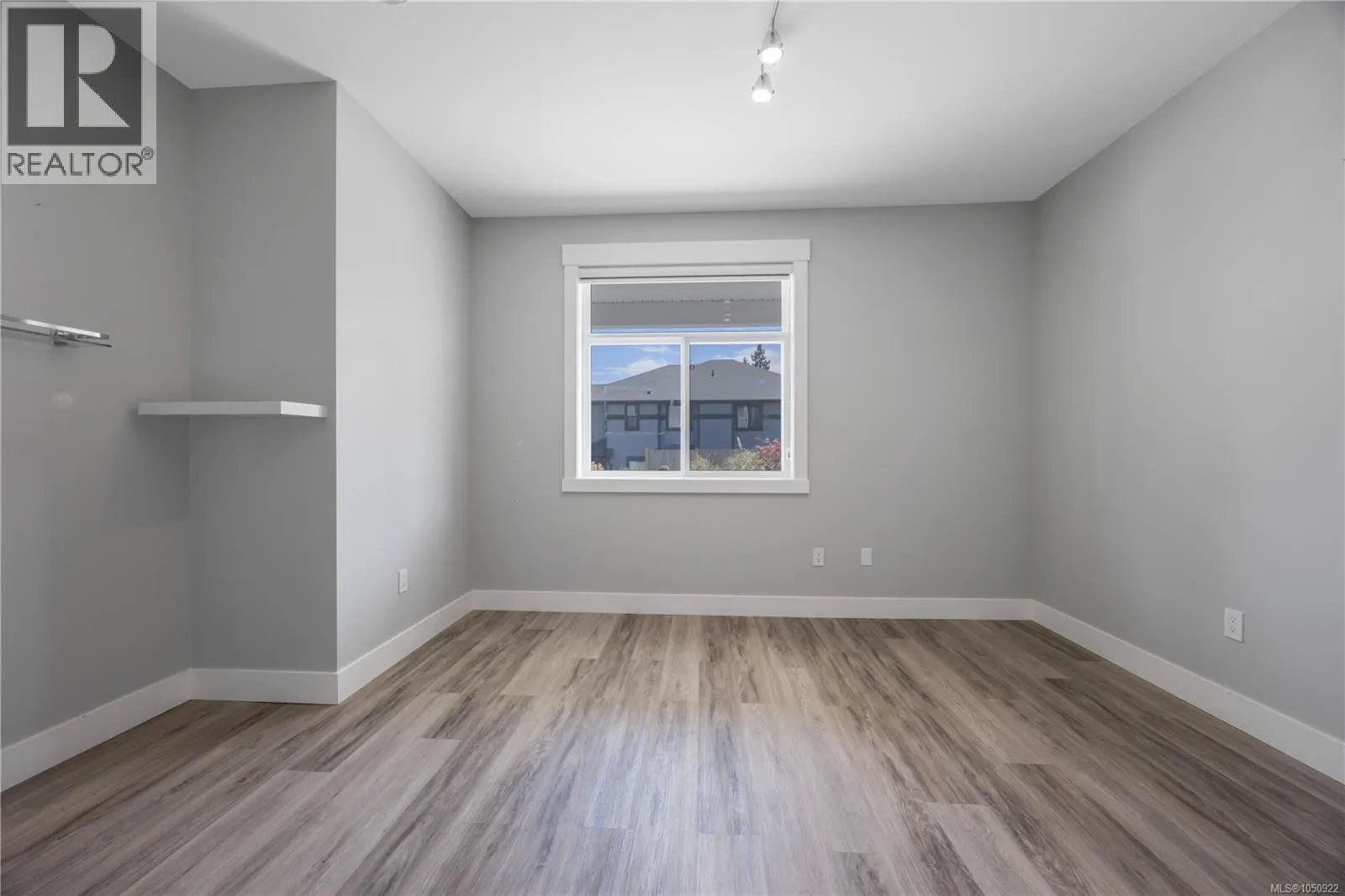 267 Golden Oaks Cres