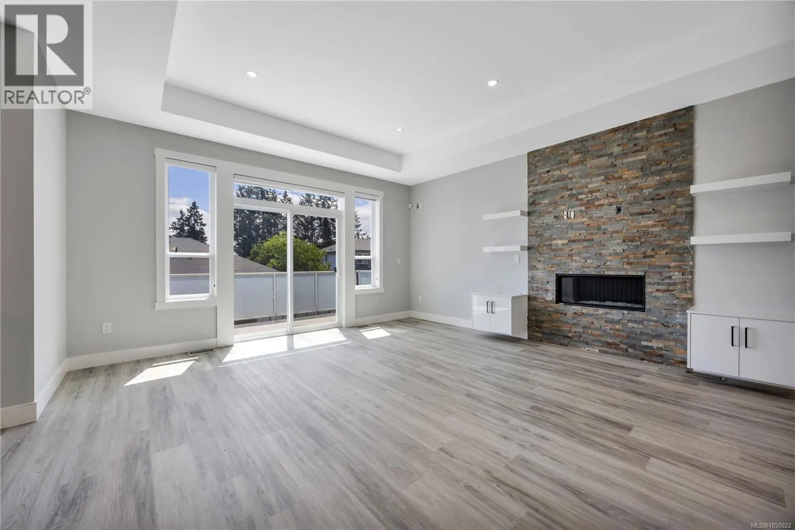 267 Golden Oaks Cres