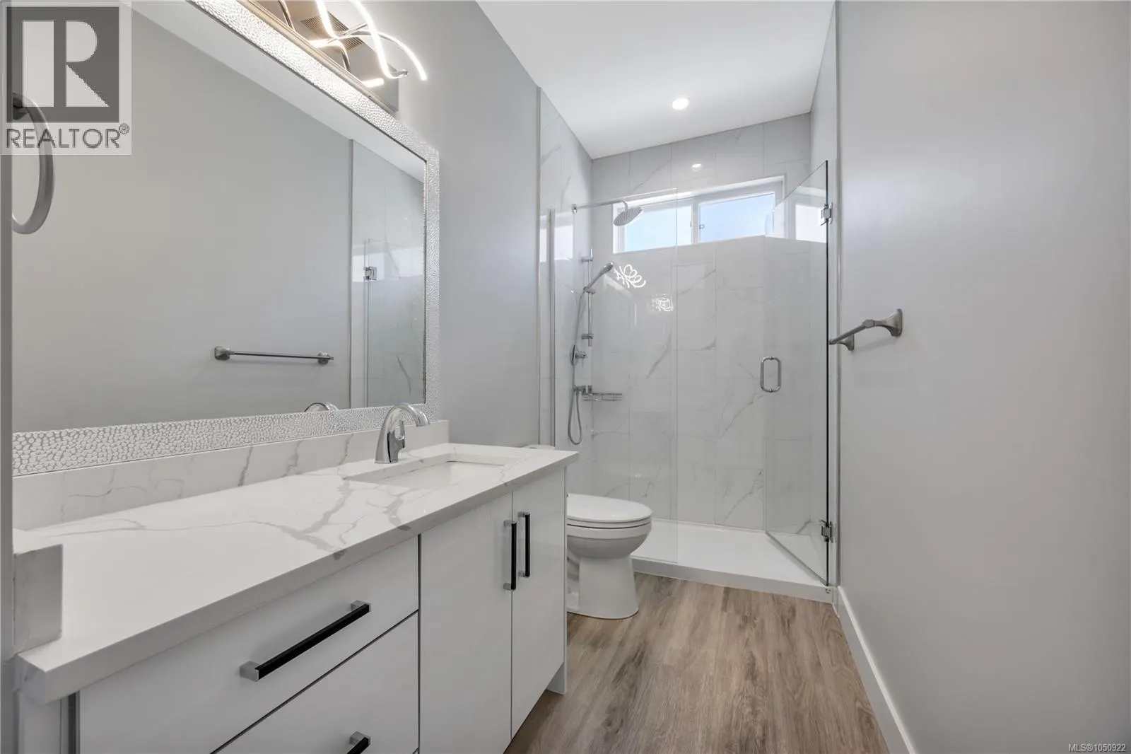 267 Golden Oaks Cres