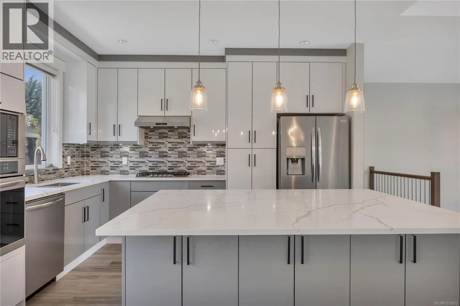 267 Golden Oaks Cres