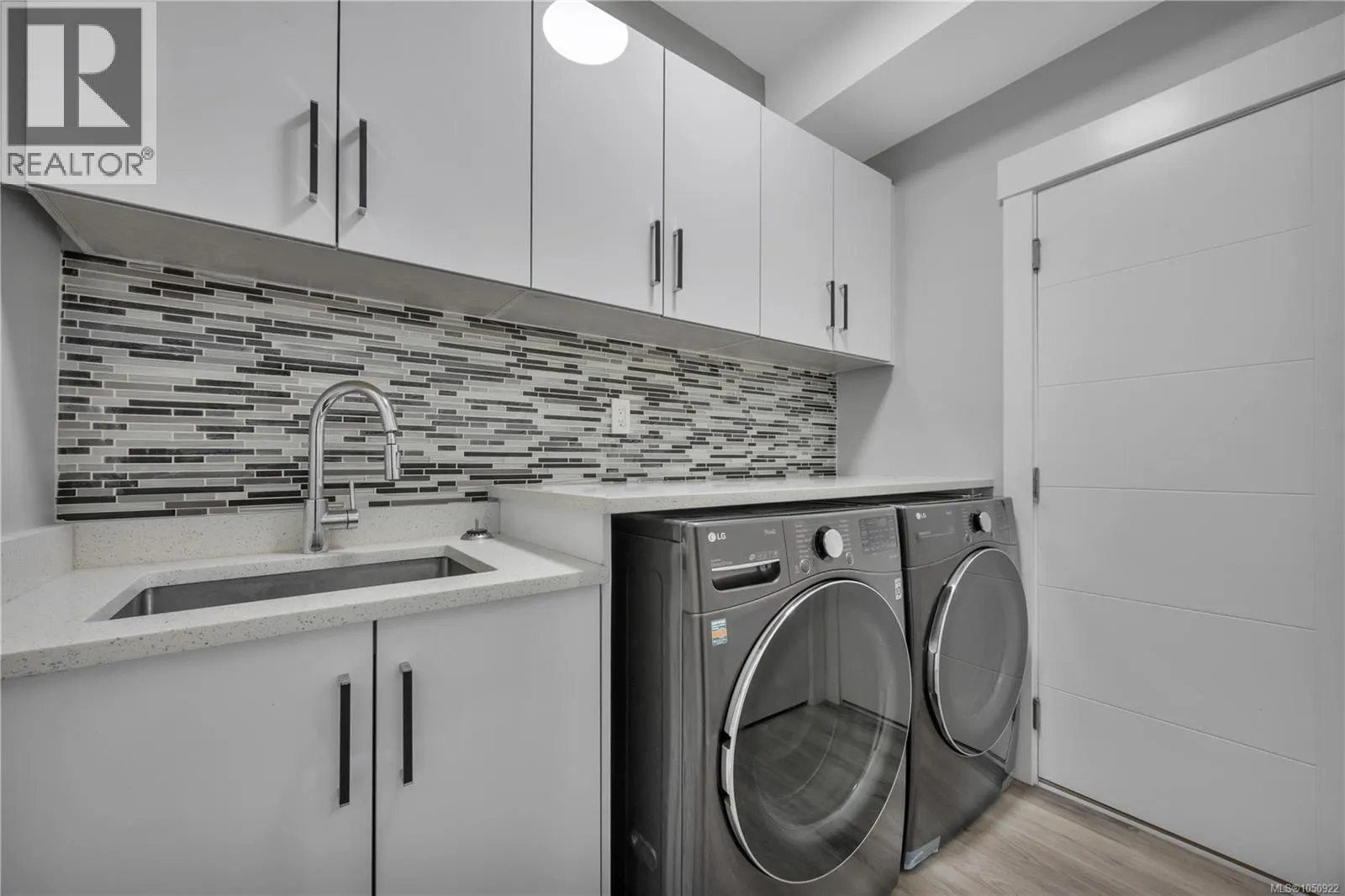 267 Golden Oaks Cres