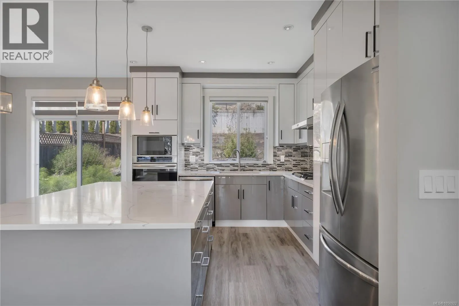 267 Golden Oaks Cres