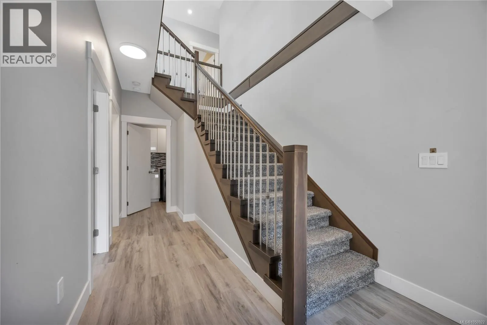 267 Golden Oaks Cres
