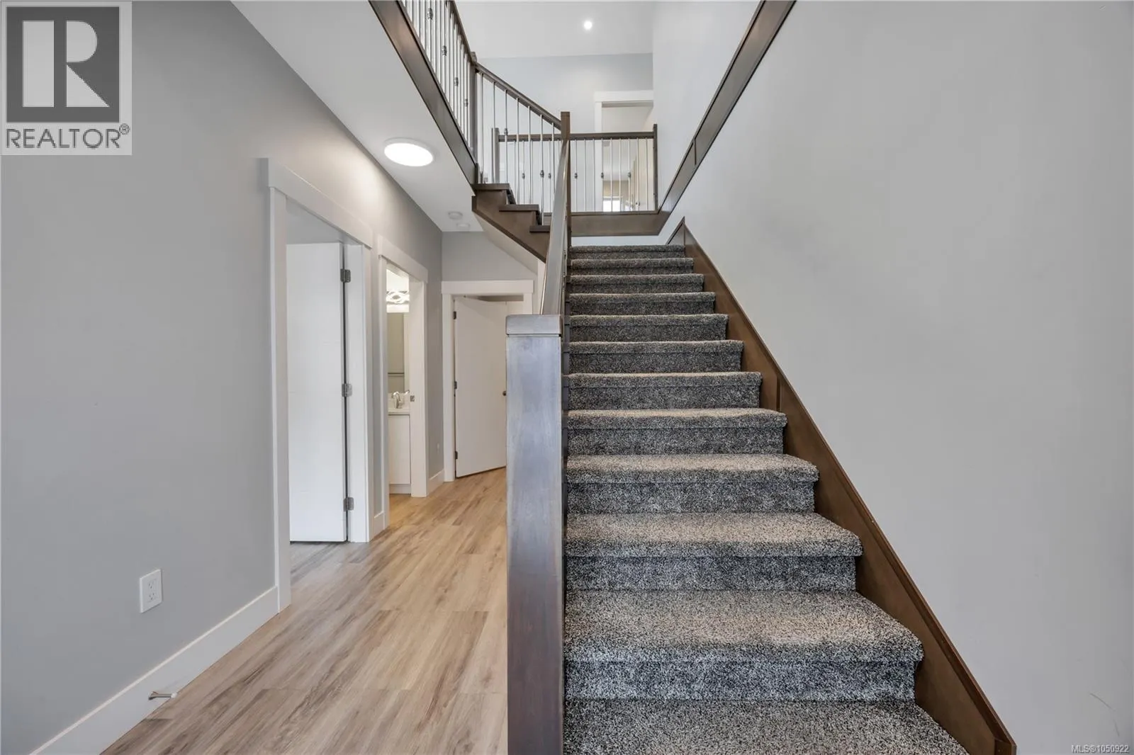 267 Golden Oaks Cres