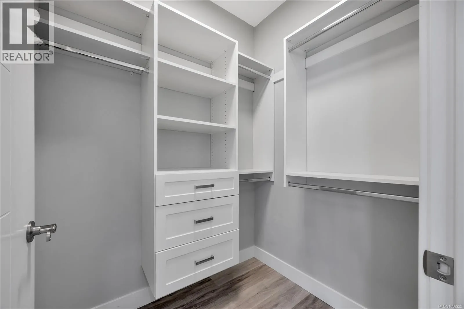 267 Golden Oaks Cres