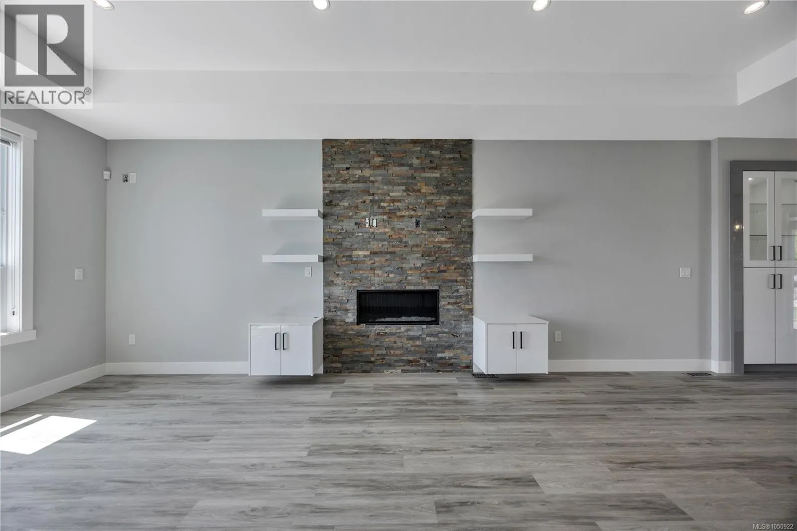 267 Golden Oaks Cres