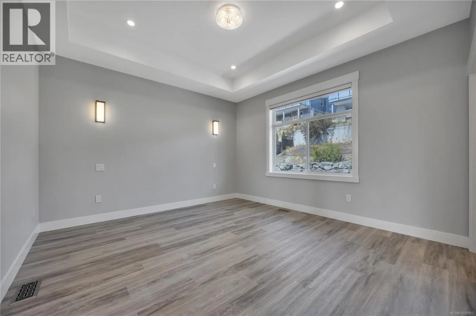 267 Golden Oaks Cres