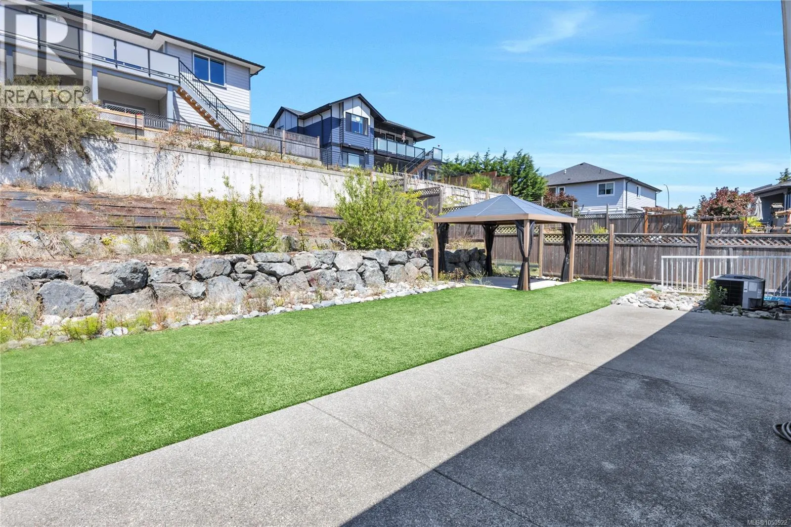 267 Golden Oaks Cres