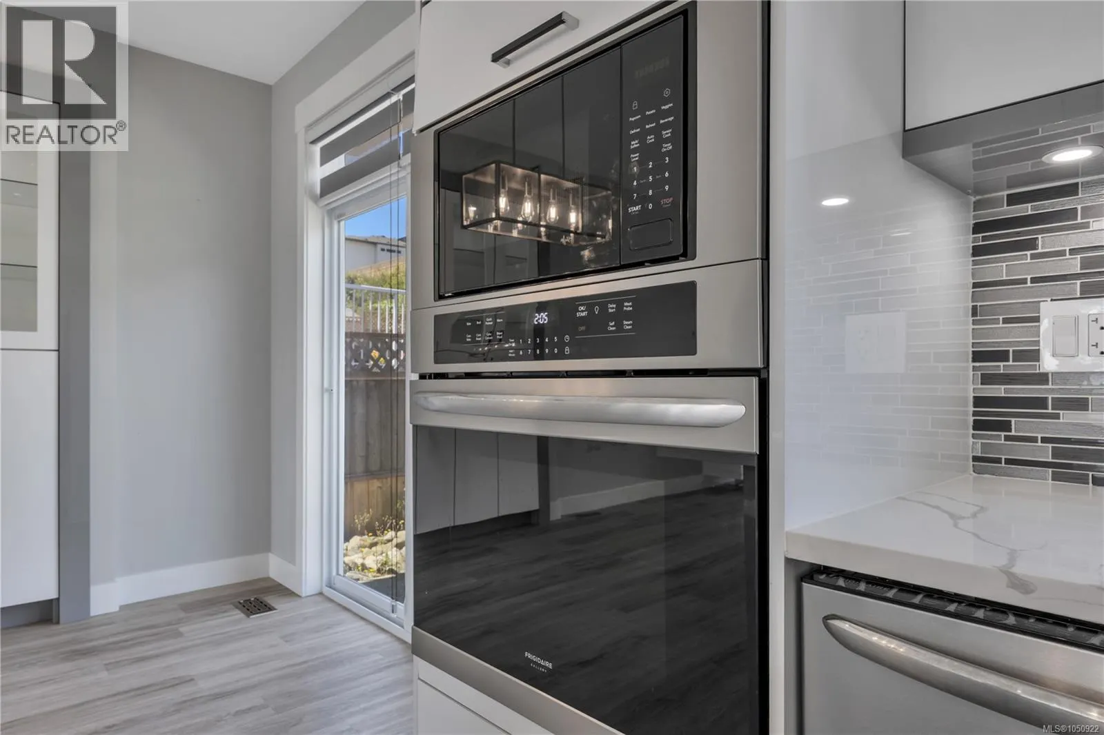 267 Golden Oaks Cres
