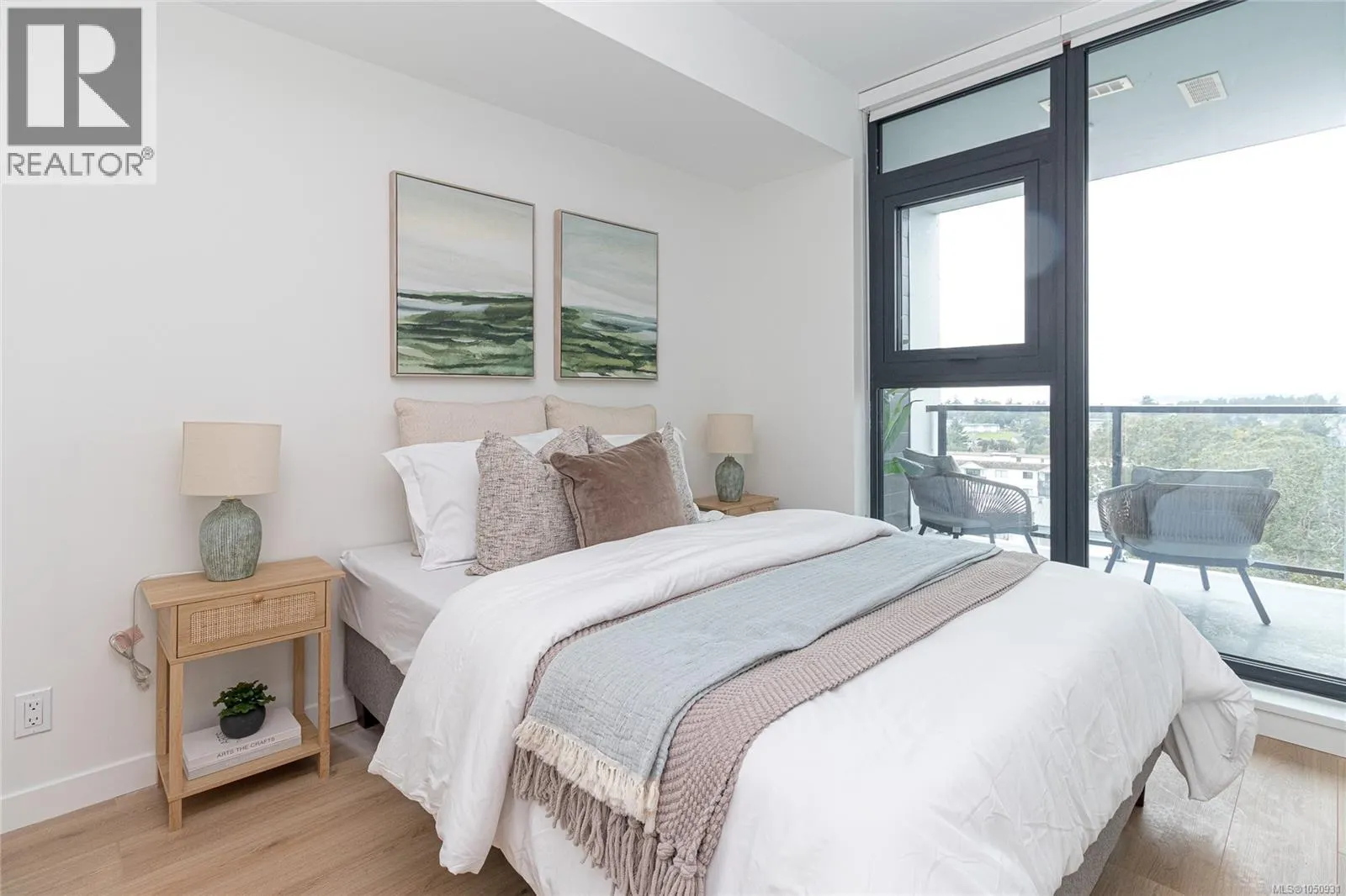 807 899 Esquimalt Rd