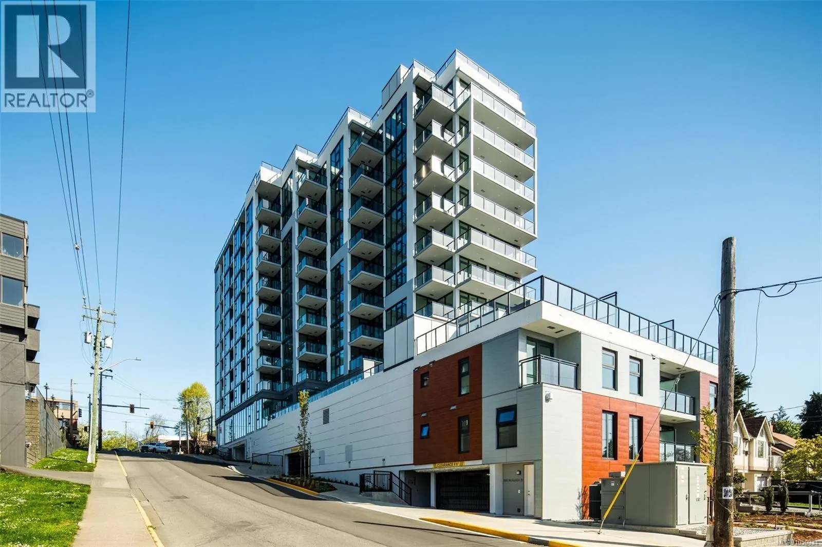 807 899 Esquimalt Rd