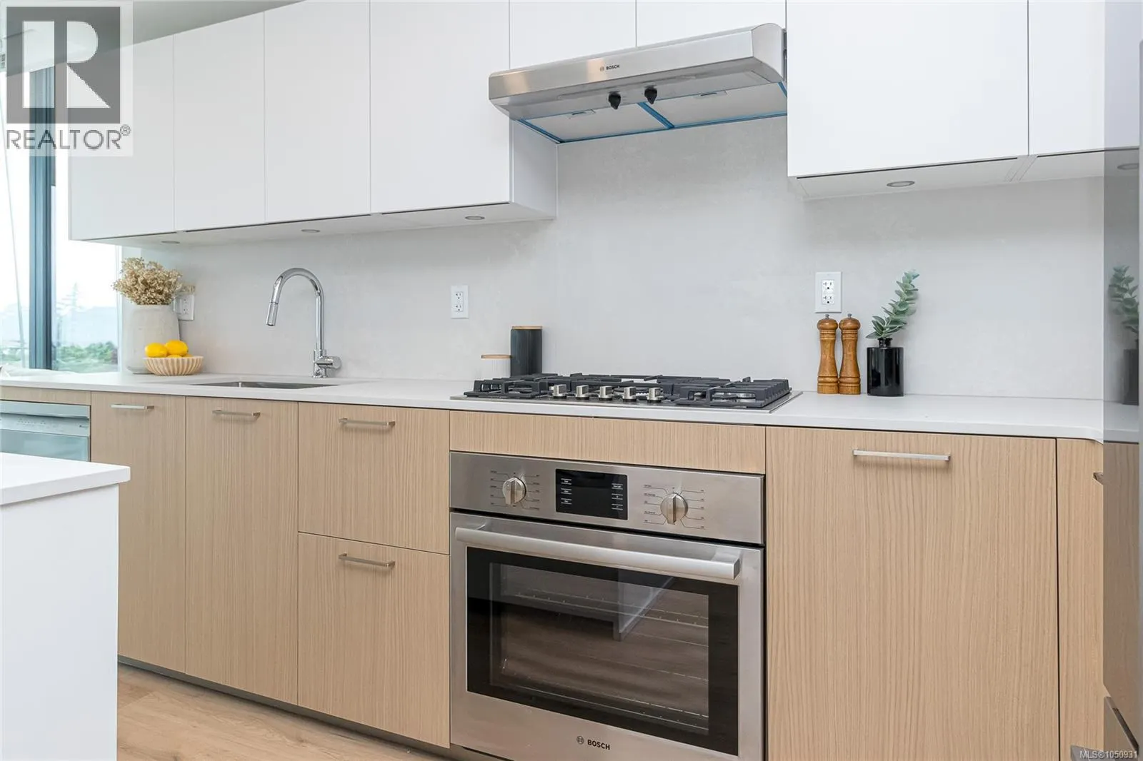 807 899 Esquimalt Rd