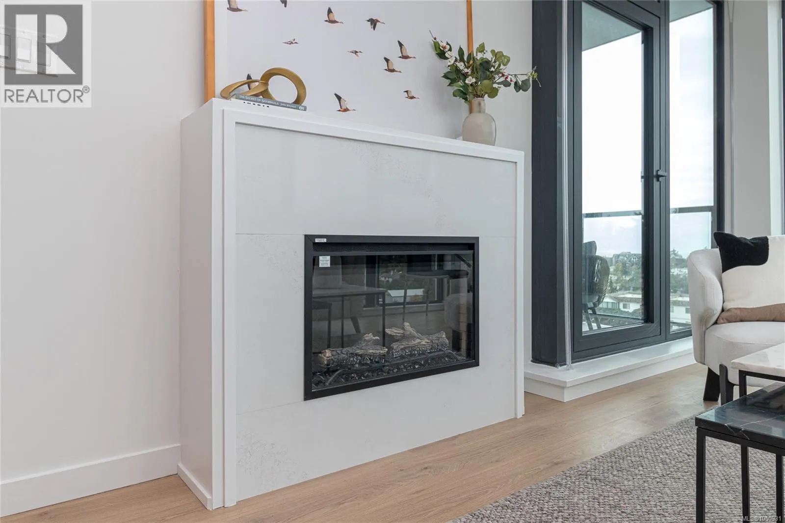 807 899 Esquimalt Rd