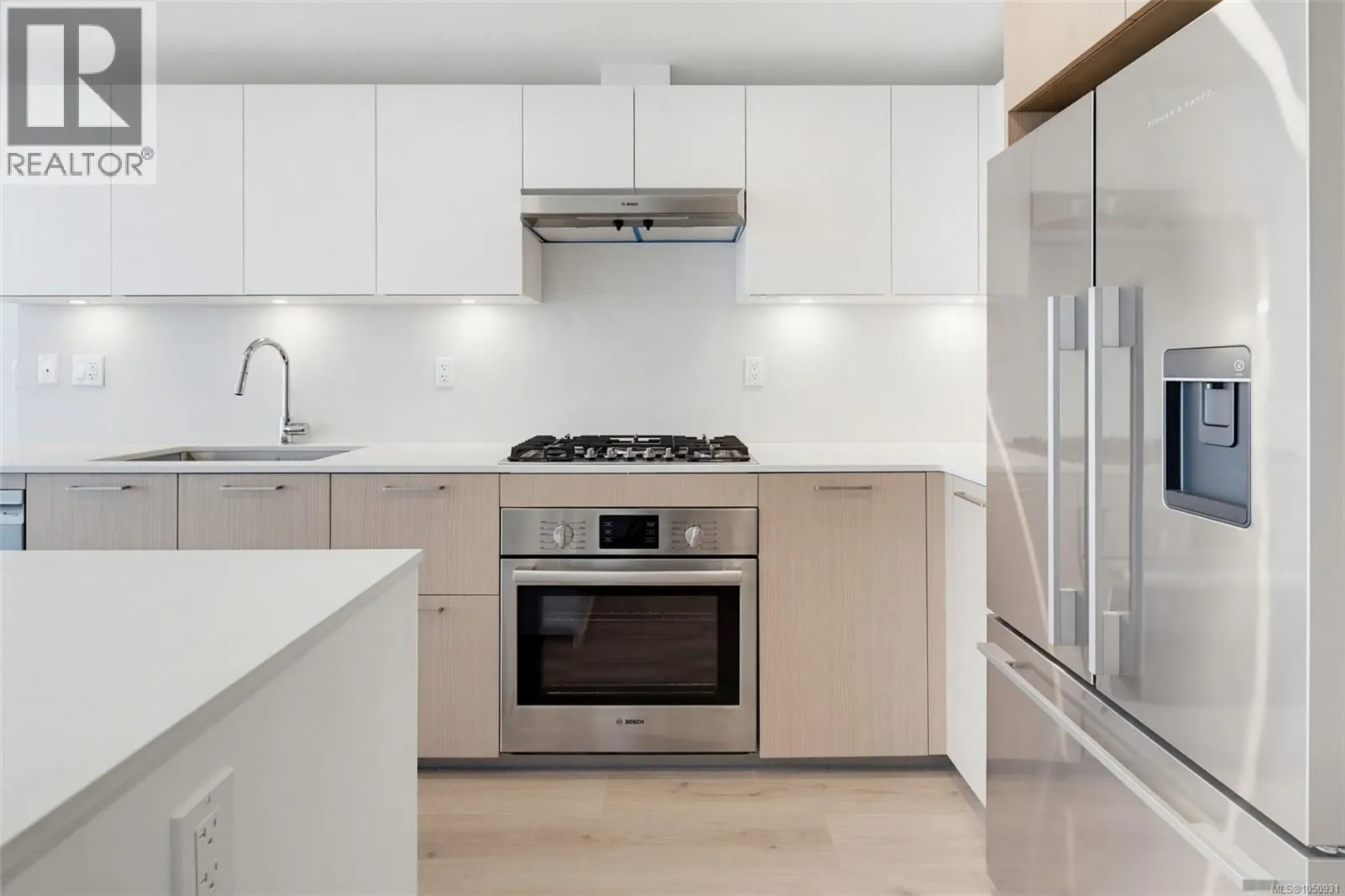 807 899 Esquimalt Rd