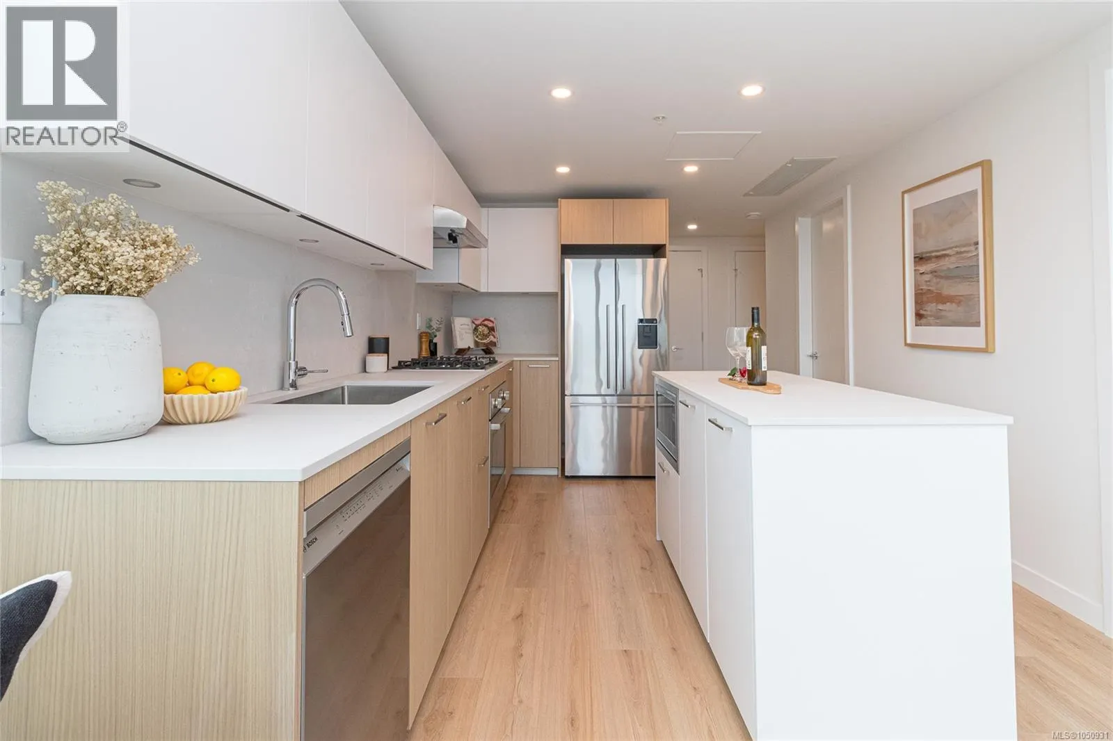 807 899 Esquimalt Rd