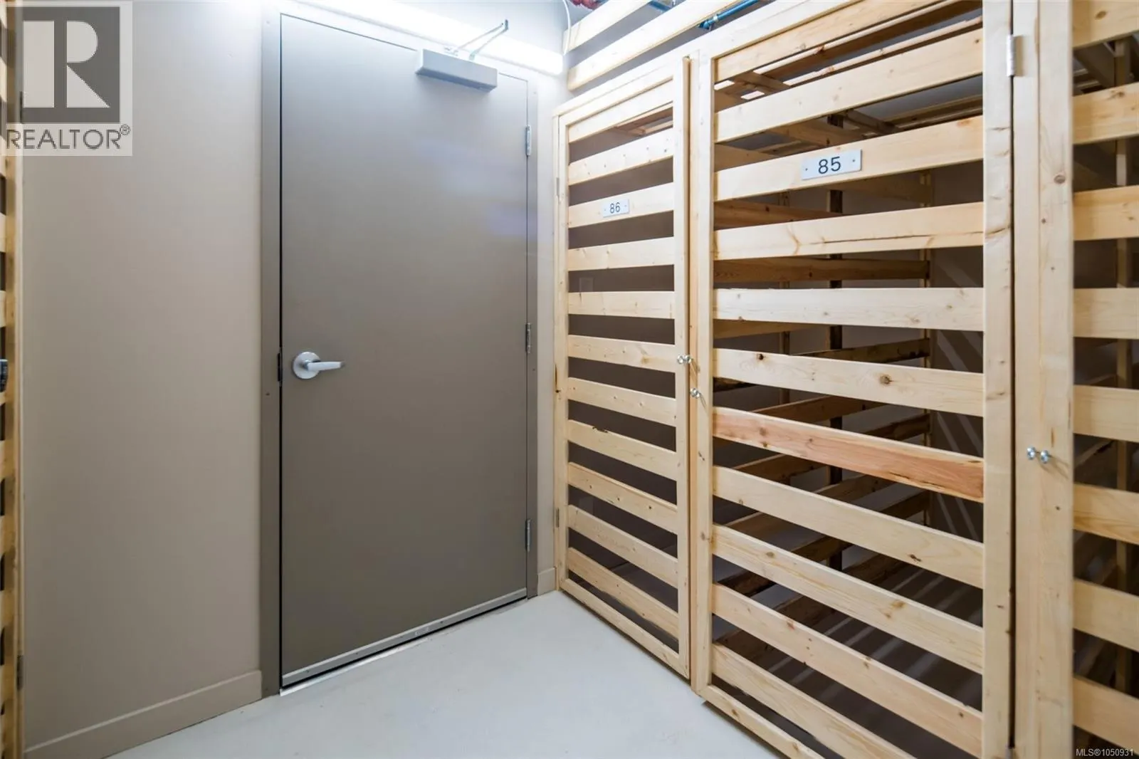 807 899 Esquimalt Rd
