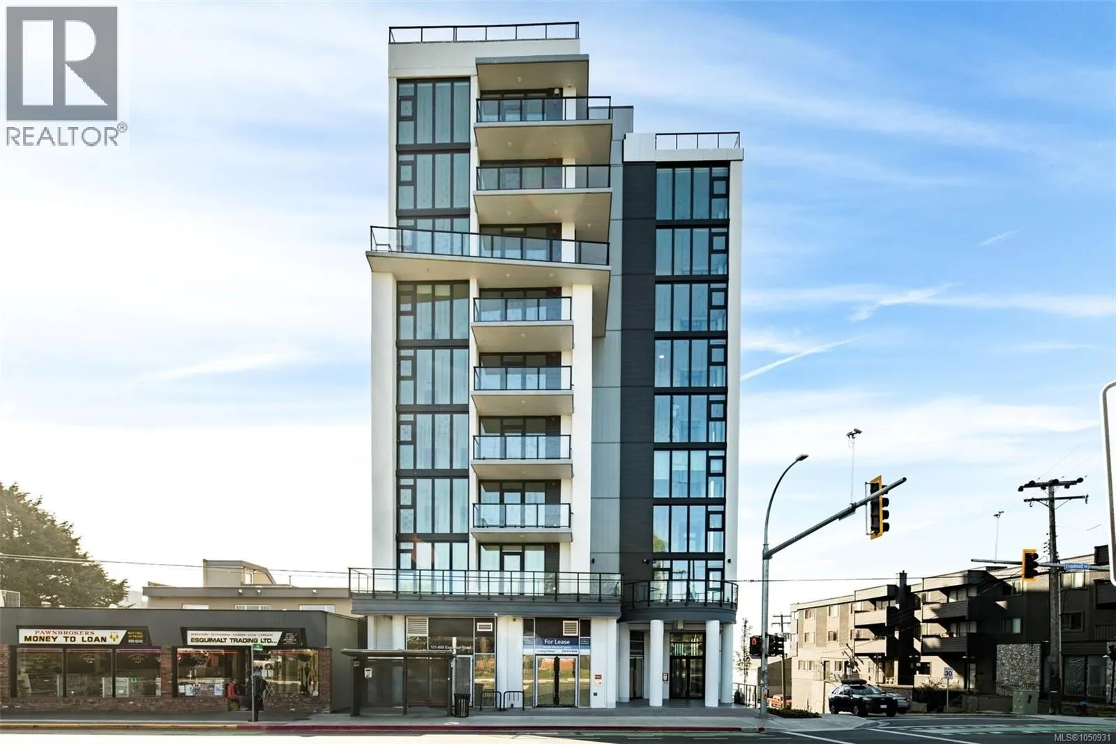 807 899 Esquimalt Rd