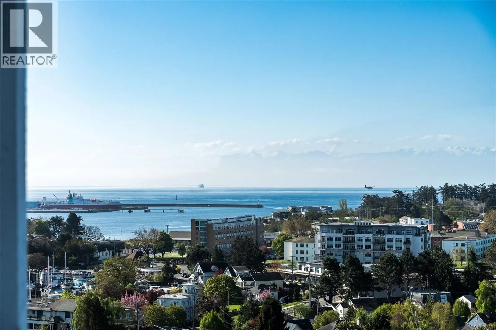 807 899 Esquimalt Rd