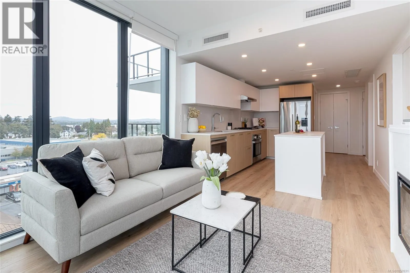 807 899 Esquimalt Rd