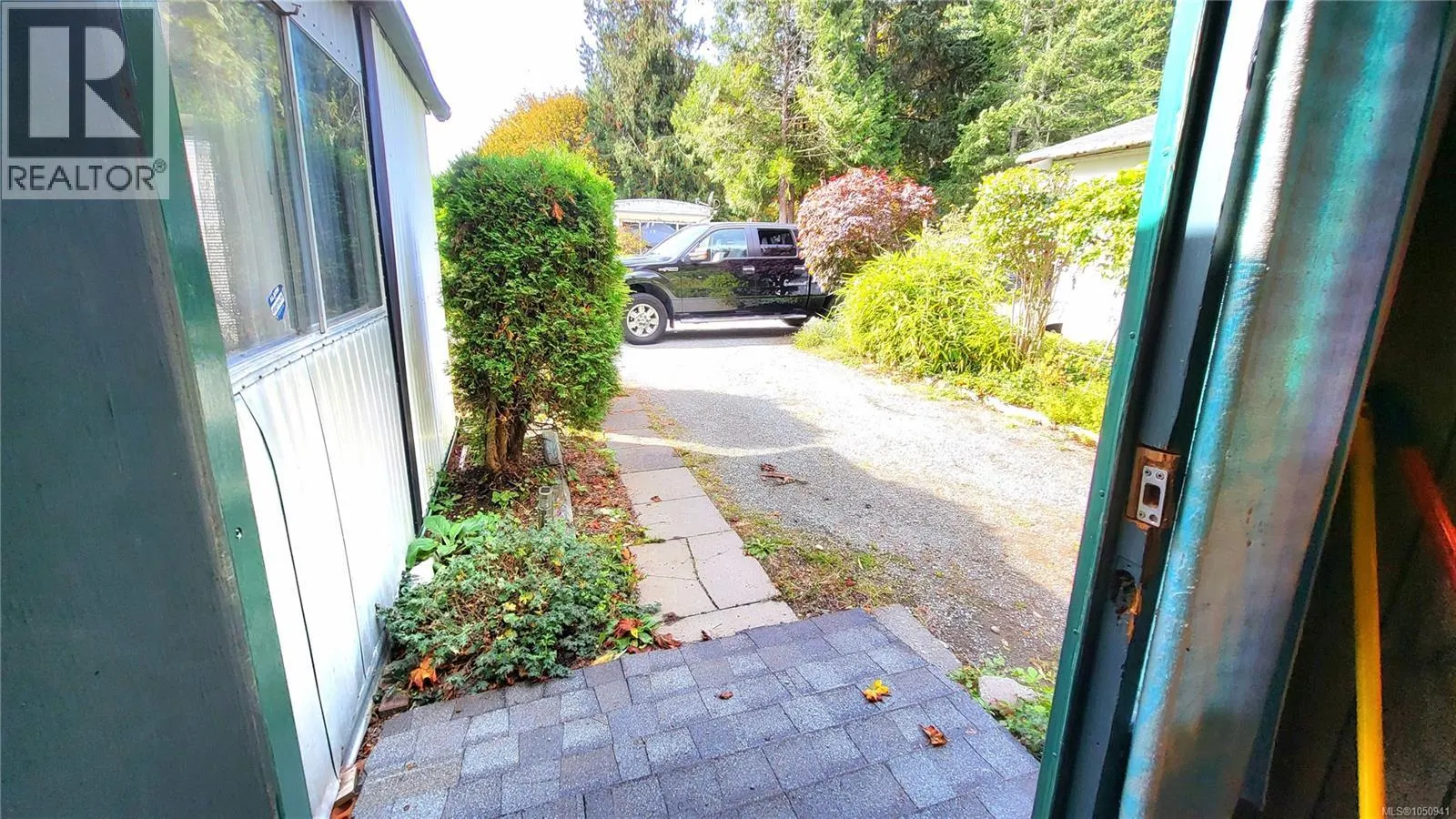 12 1655 Alberni Hwy