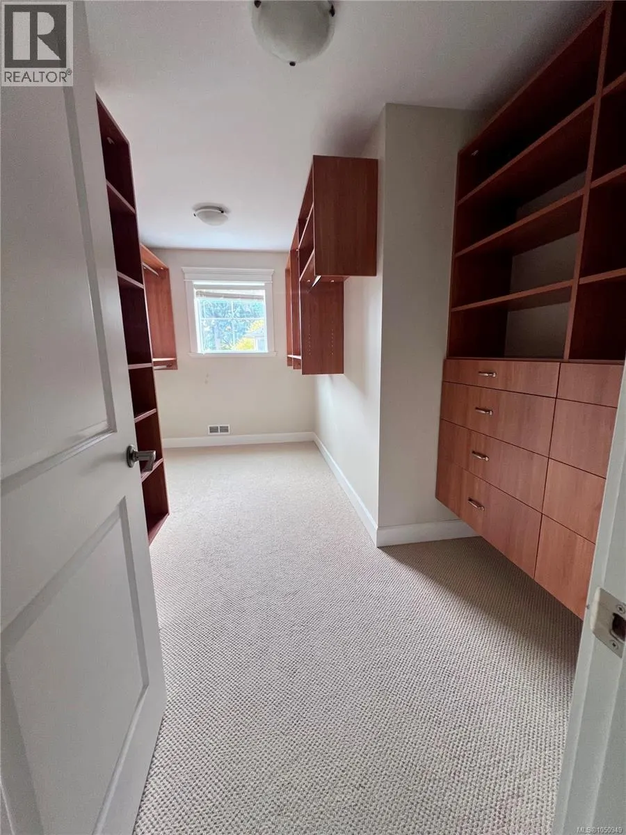 4973 La Quinta Pl