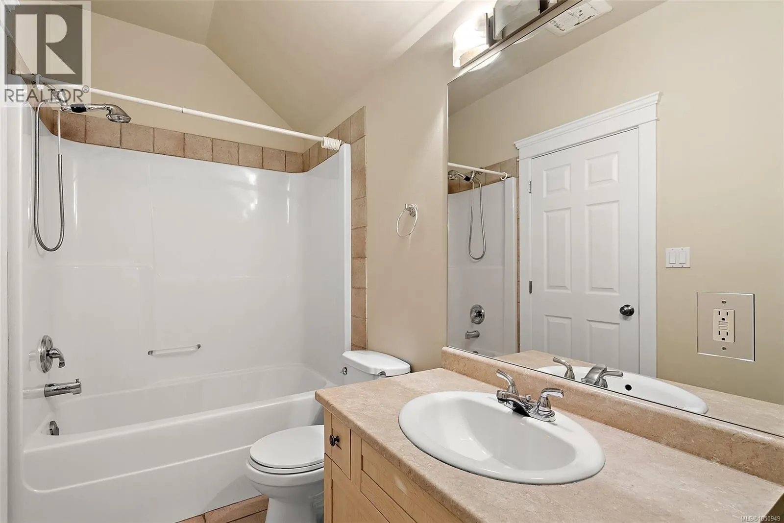 4973 La Quinta Pl