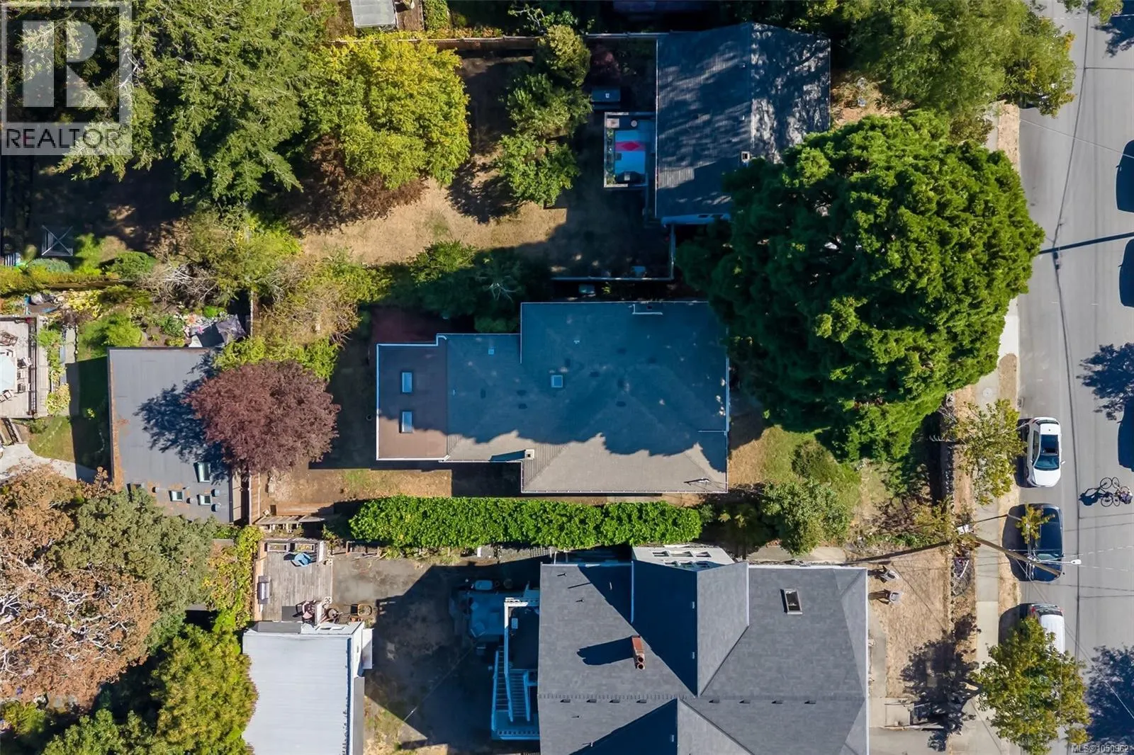 1556 Gladstone Ave