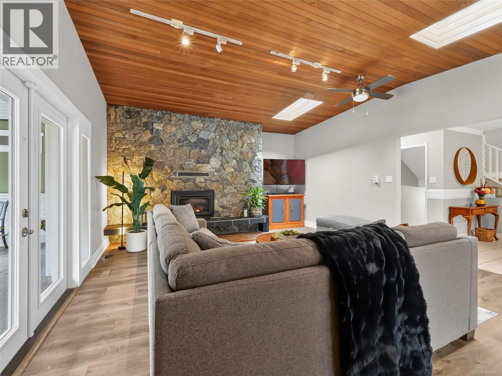 5209 Old West Saanich Rd