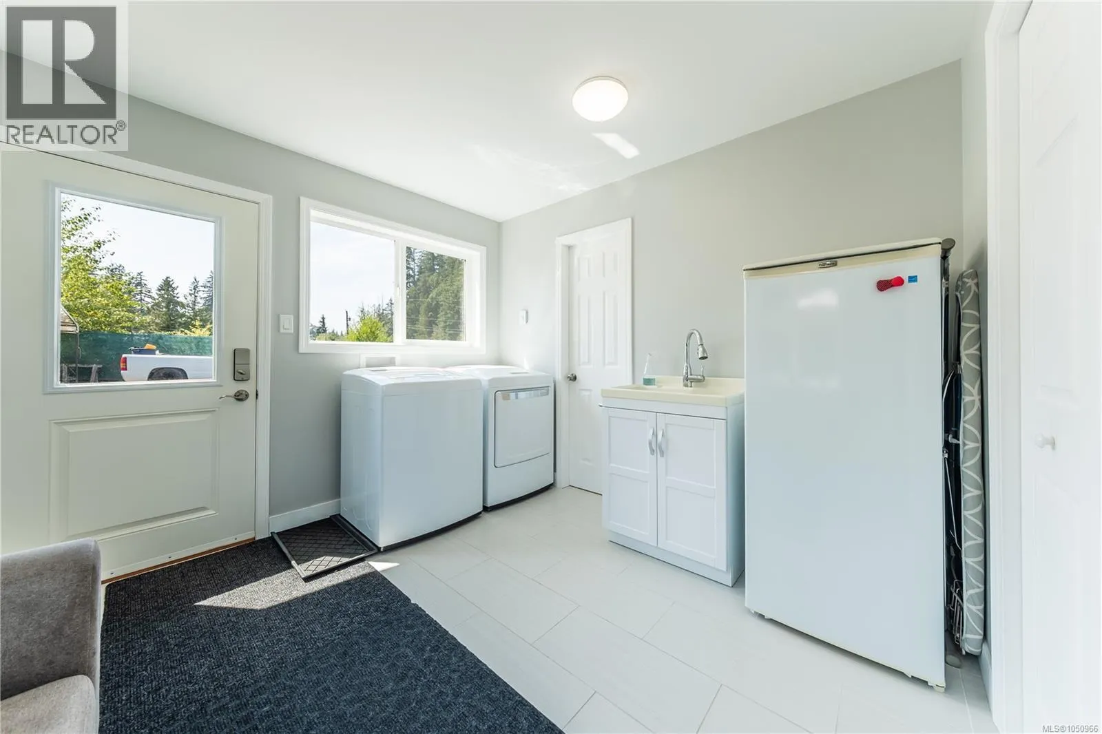 1154 Smithers Rd