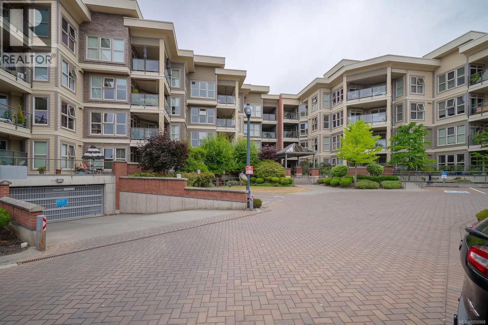 416 6310 McRobb Ave