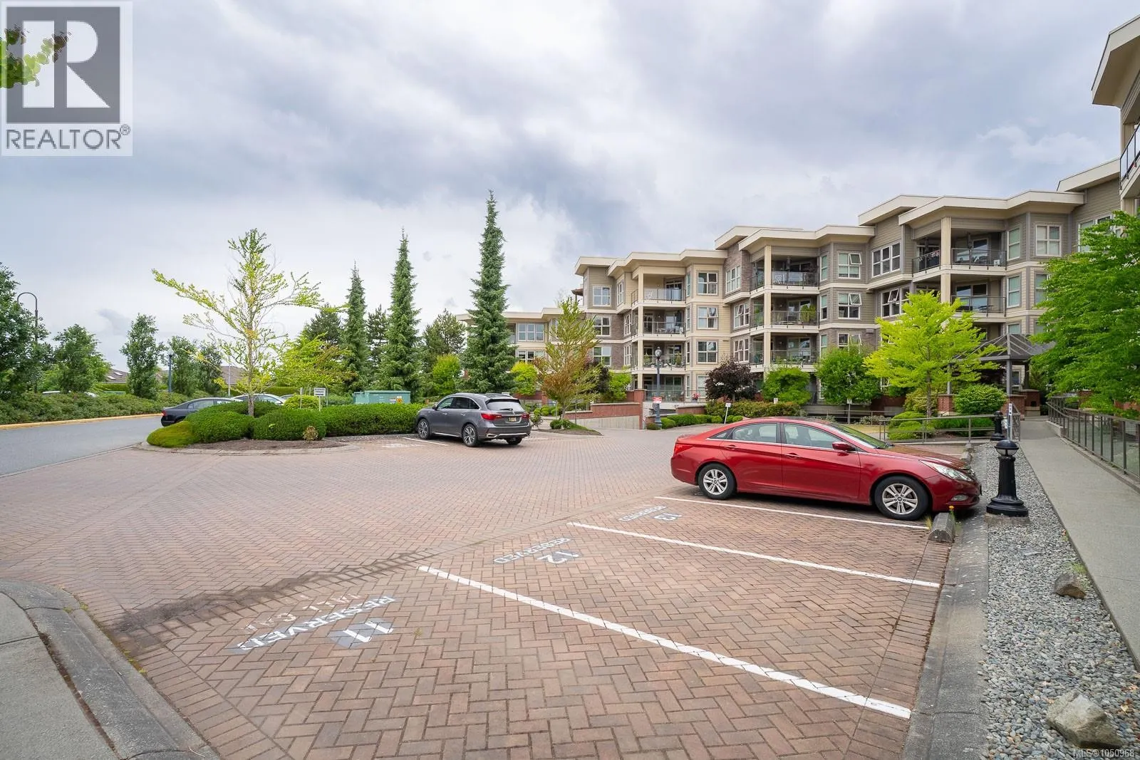 416 6310 McRobb Ave
