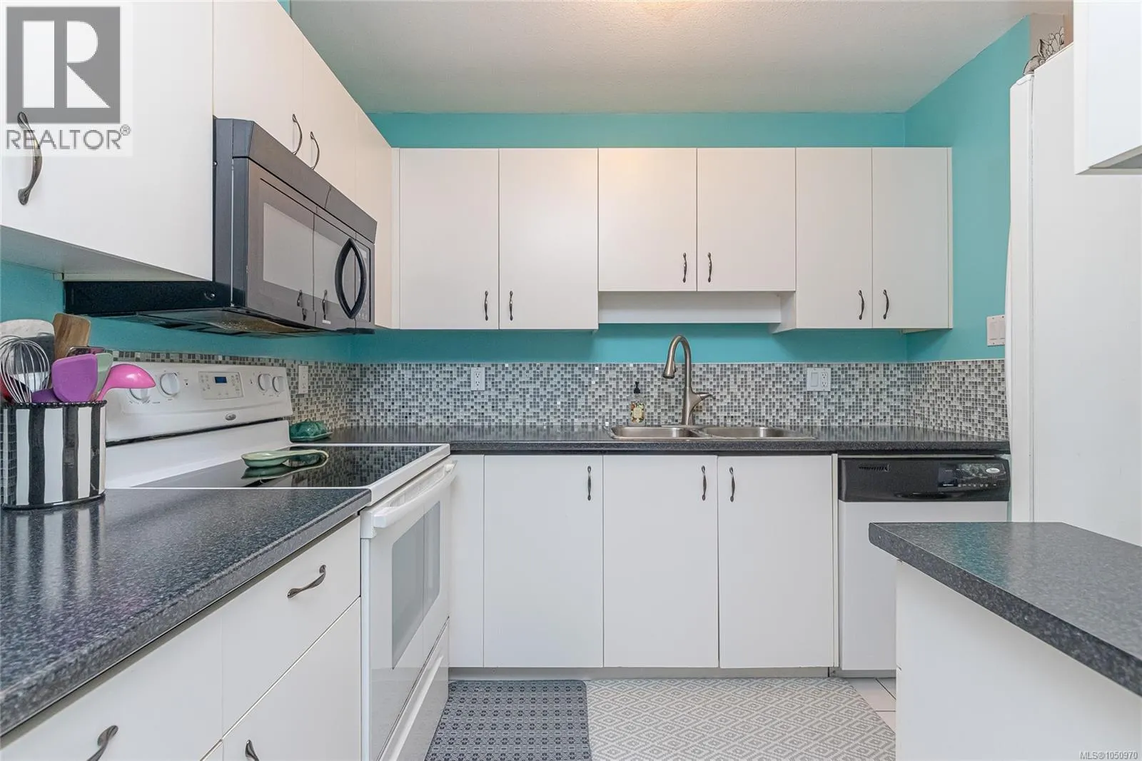 6064 Lionel Cres