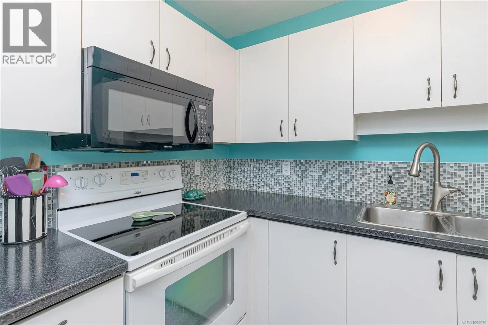6064 Lionel Cres