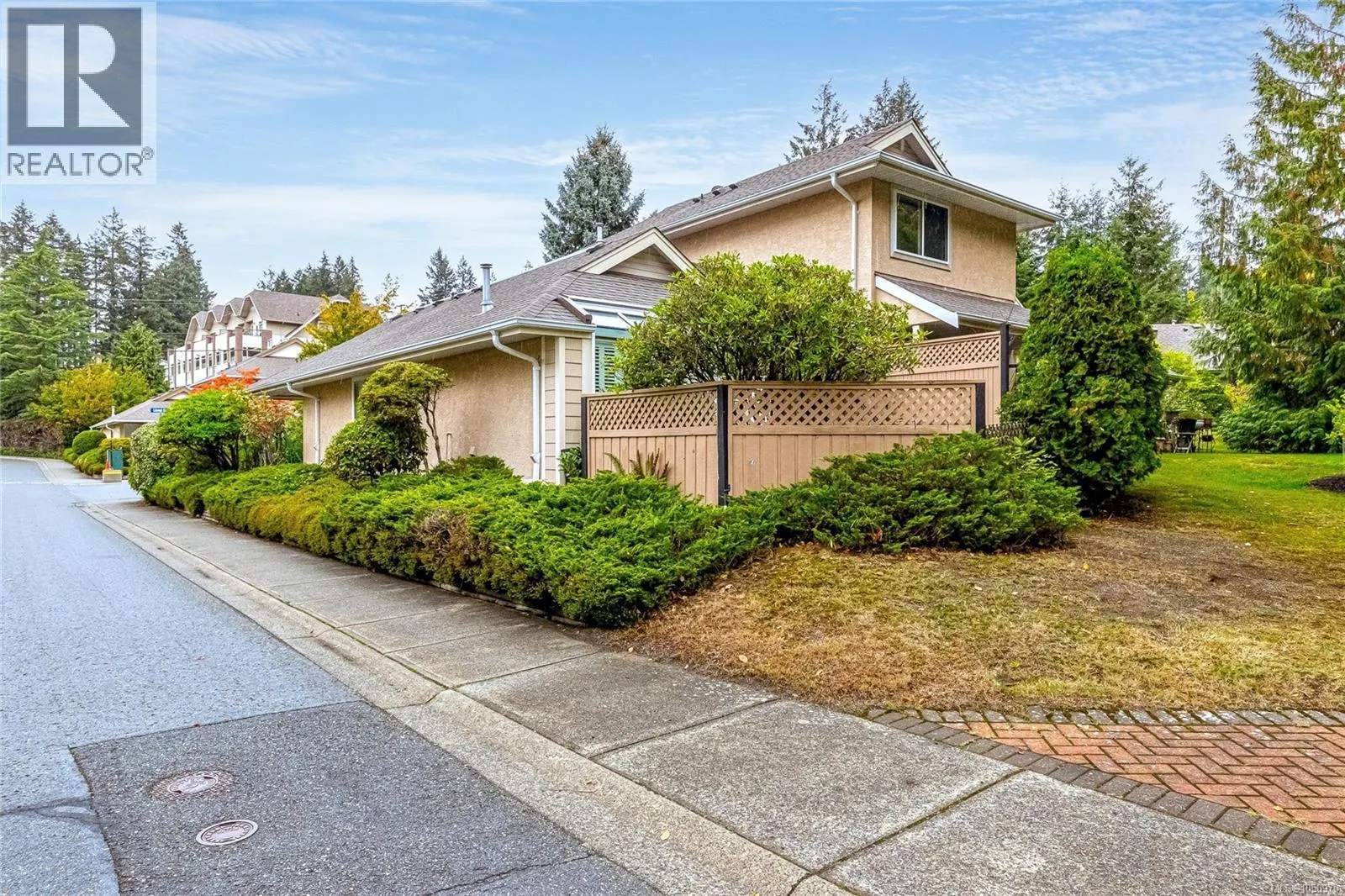 6064 Lionel Cres