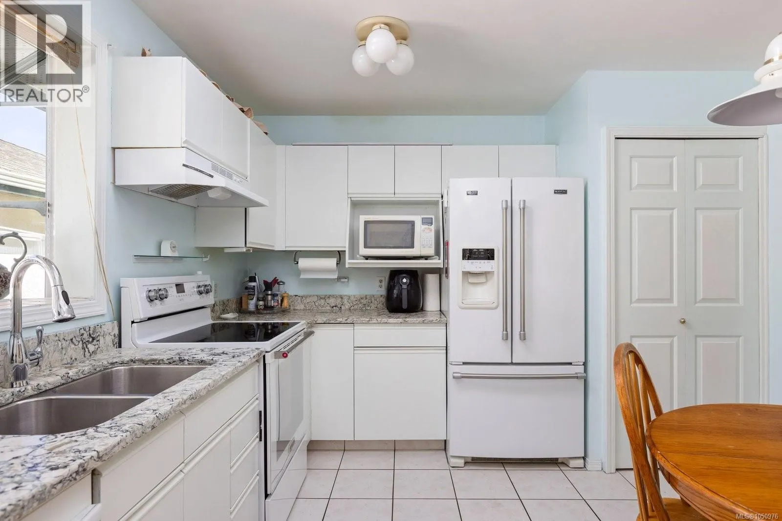21 5156 Cordova Bay Rd