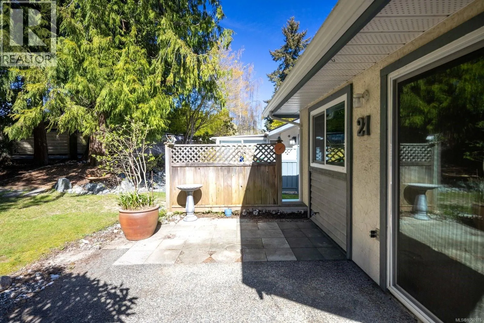 21 5156 Cordova Bay Rd