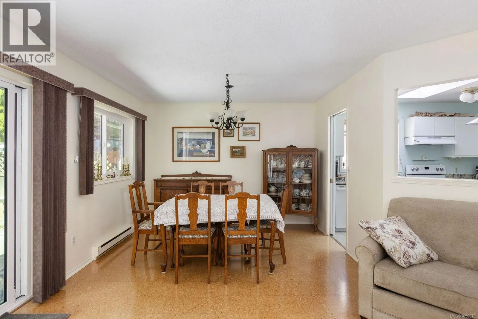 21 5156 Cordova Bay Rd