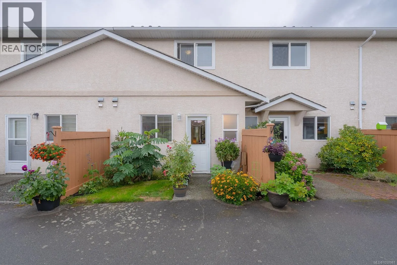 5453 Woodland Cres W